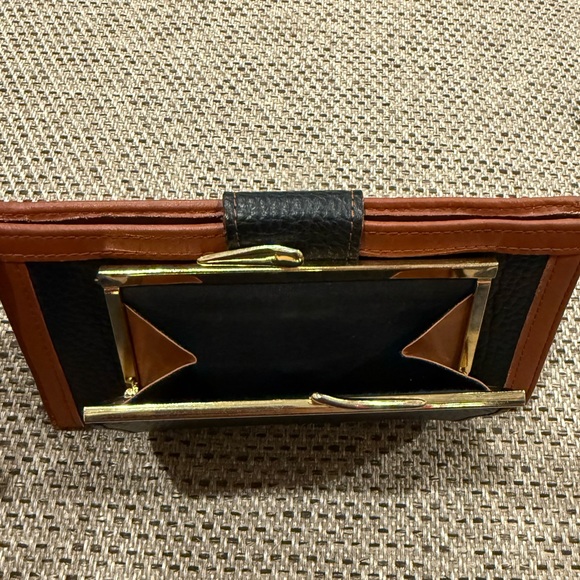 Dooney & Bourke Genuine Black & Tan Leather Wallet With Coin Pocket - Picture 5 of 9